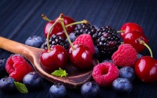 Berries wooden spoon dessert food - a wooden spoon free wallpaper for desktop