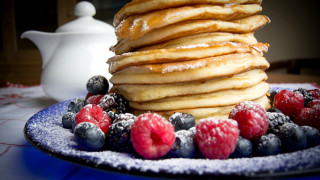Pancakes berries powdered sugar teapot - sugar free wallpaper