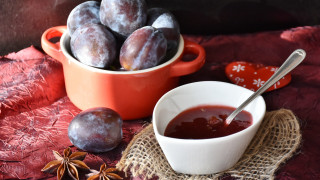 Plums bowl table cloth spoon - arbeitsrat für kunst free wallpaper
