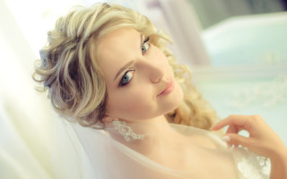 Woman white dress blonde blue - a white dress free wallpaper for desktop