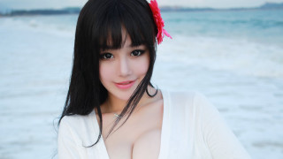 Beach asia flower hair sculpture - the ocean in the background free wallpaper