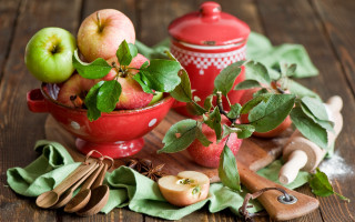 Red bowl apples wooden table - a wooden spoon free wallpaper for desktop