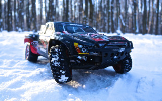 Toy truck snow woods sunny - in the wood free wallpaper for desktop