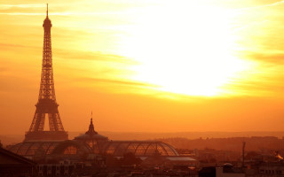 Eiffel tower sunset paris cityscape - a view of the eiffel tower free wallpaper