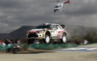 Flying car helicopter people tiltshift - antoni pitxot free wallpaper