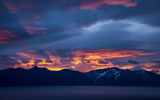 Sunset mountain range water clouds 2 - a sunset over a mountain range free wallpaper
