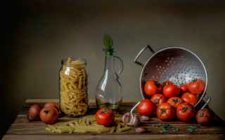 Pasta tomatoes garlic wine colander - tomato free wallpaper