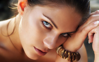 Woman necklace posing closed eyes - realistic eye free wallpaper for desktop