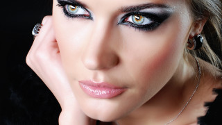 Woman black eye makeup necklace - bettina heinenayech free wallpaper for desktop