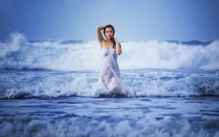 Woman white dress ocean waves - cinematic photography free wallpaper