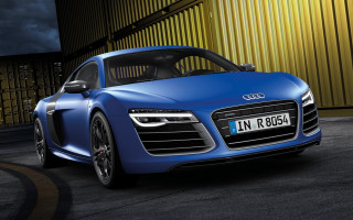 Blue car yellow building black - a yellow building free wallpaper