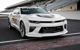 White chevrolet camaro stadium parking - free cars wallpaper