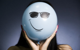 Woman balloon face sunglasses nail - a face free wallpaper