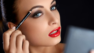 Woman redlipstick tablet blurry photorealism - airbrush free wallpaper