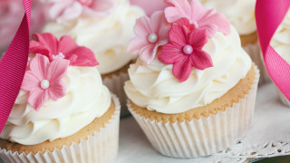 Cupcake white frosting pink flowers 3 - pastel free wallpaper