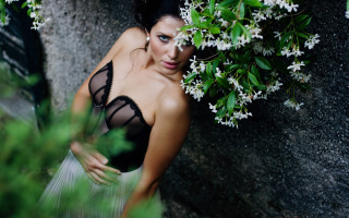 Woman black dress white flowers - a black top free wallpaper for desktop