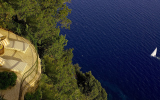Boat house shore tree umbrella - christo free wallpaper