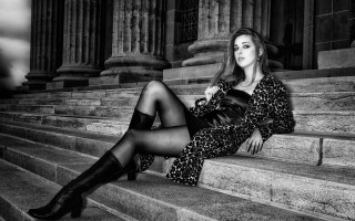 Woman leopard coat black boots - noir free wallpaper