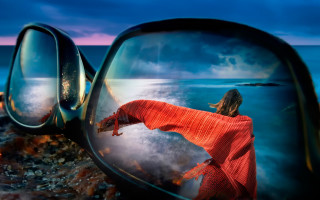 Woman red dress mirror beach - surreal photography free wallpaper for desktop