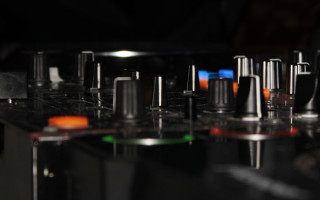 Machine knobs black surface green - a green line free wallpaper