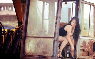 Woman black dress rusty truck - her hip free wallpaper for desktop
