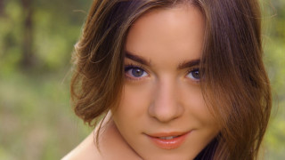 Woman blueeyes park photorealistic face - realistic shaded perfect face free wallpaper for desktop