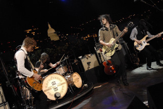 Group people instruments stage city - a stage free wallpaper for desktop