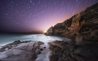 Rocky cliff starry sky beach - a rocky cliff free wallpaper