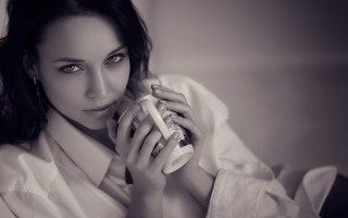 Woman white shirt cellphone serious - her ear free wallpaper