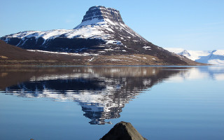 Mountain reflection lake beach sky 2 - a rock in front free wallpaper