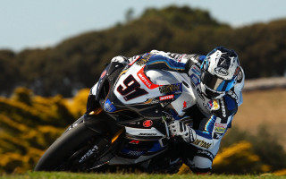 Motorcycle leaning on grass race - leaning free wallpaper for desktop