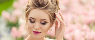 Woman bun blonde cherry blossoms - a bun free wallpaper