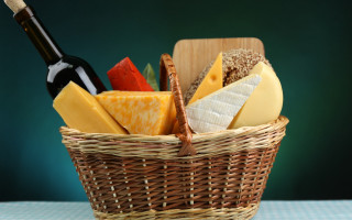 Basket cheese wine table green - a blue wall behind free wallpaper for desktop