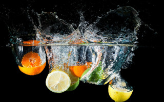Water lemons limes glass photorealism - the glass free wallpaper