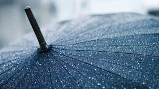 Umbrella water droplets city lights - water droplet free wallpaper