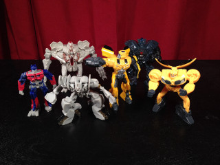 Toy figures table red curtain - a black table free wallpaper