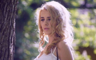 Ayshia tasksin forest portrait blonde - the distance free wallpaper for desktop