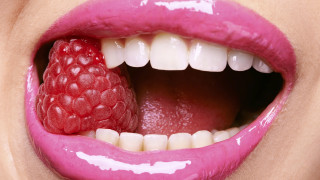 Woman mouth raspberry bite berries - eve disher free wallpaper for desktop