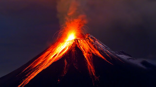 Volcano eruption night dark shock - a volcano free wallpaper
