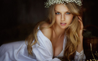 Woman flower crown white dress - a flower crown free wallpaper