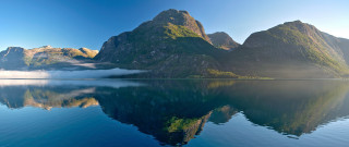Mountain range reflection lake sky 4 - a mountain range in the background free wallpaper