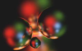 Bubbles floating holographic planet shiny - a blurry effect free wallpaper