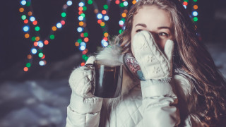 Woman white jacket glass christmas - free christmas wallpaper for desktop