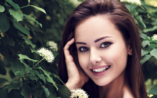 Woman blue eyes bush white - realistic shaded perfect face free wallpaper for desktop