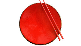Red plate chopsticks white background - a red circle free wallpaper