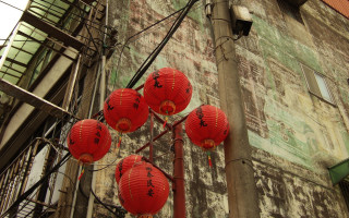 Red lanterns street light building - dong yuan free wallpaper for desktop