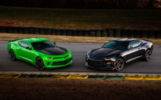 Green black cars race track - grass free wallpaper
