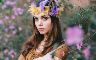 Woman feather headpiece flower field - color film photography free wallpaper