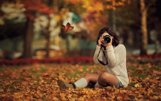 Woman leaf camera autumn blurry - photographic free wallpaper