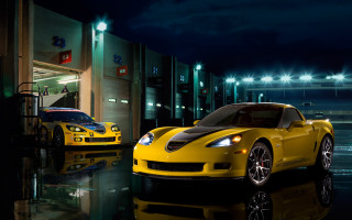 Yellow sports car night reflection - a yellow sports car free wallpaper